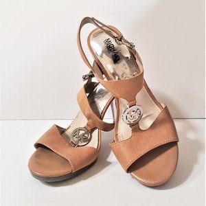 Michael Kors leather tan  sandals size 8 1.2 M